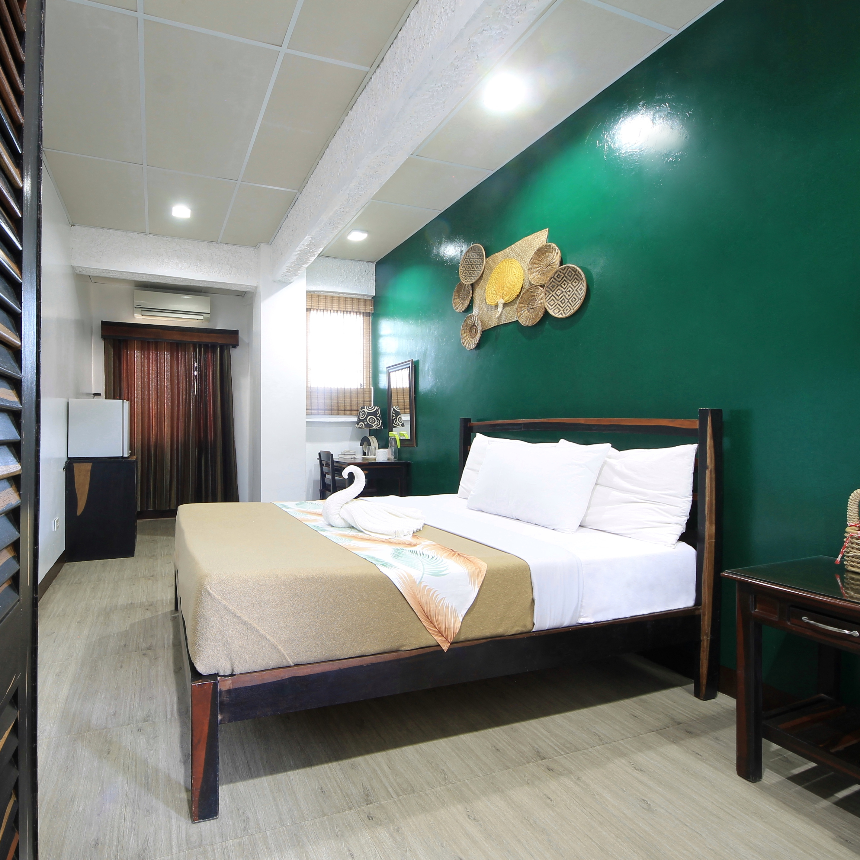 Couple's Room with a queen bed